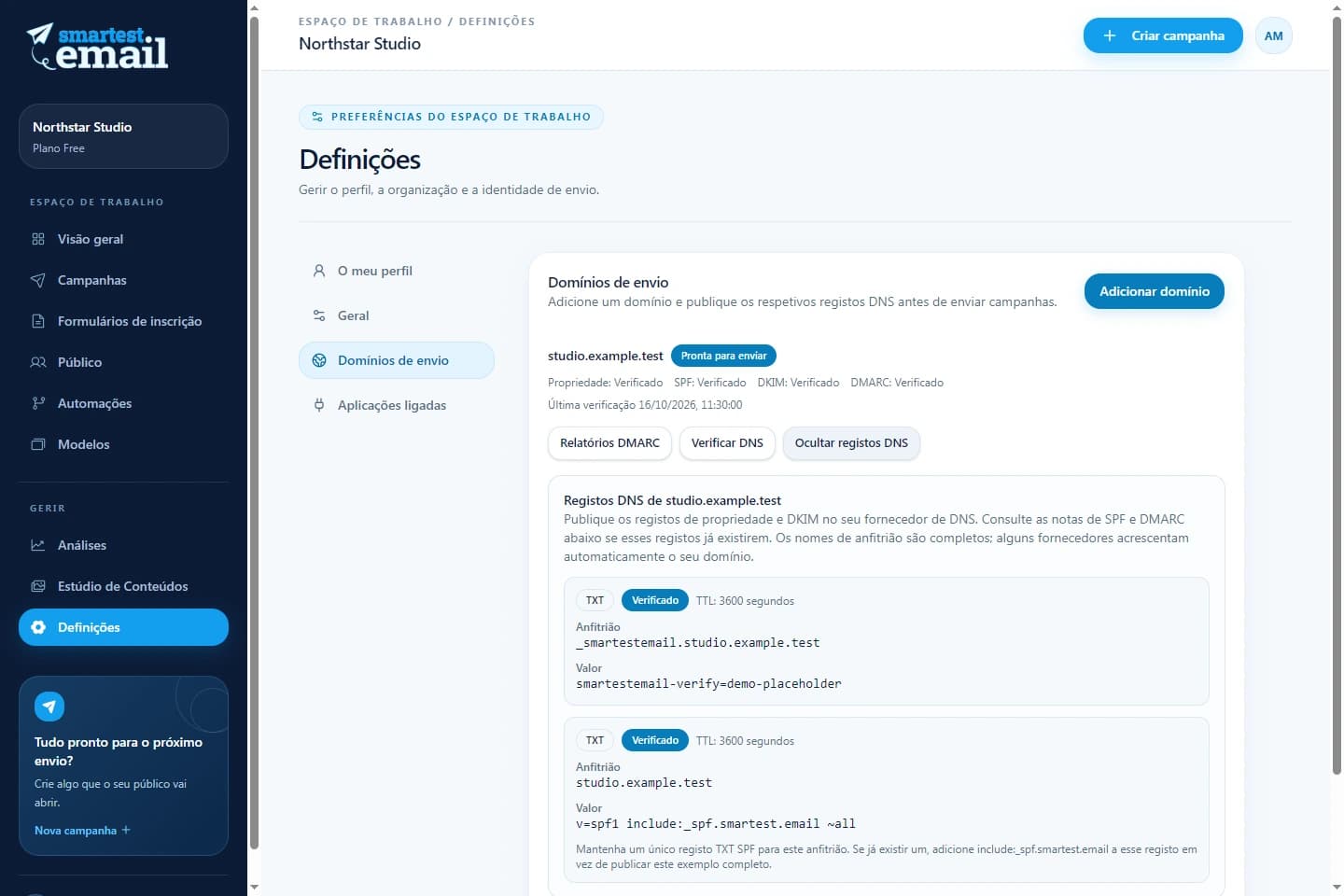 Espaço de trabalho de domínios de envio do smartest.email com dados de verificação de exemplo